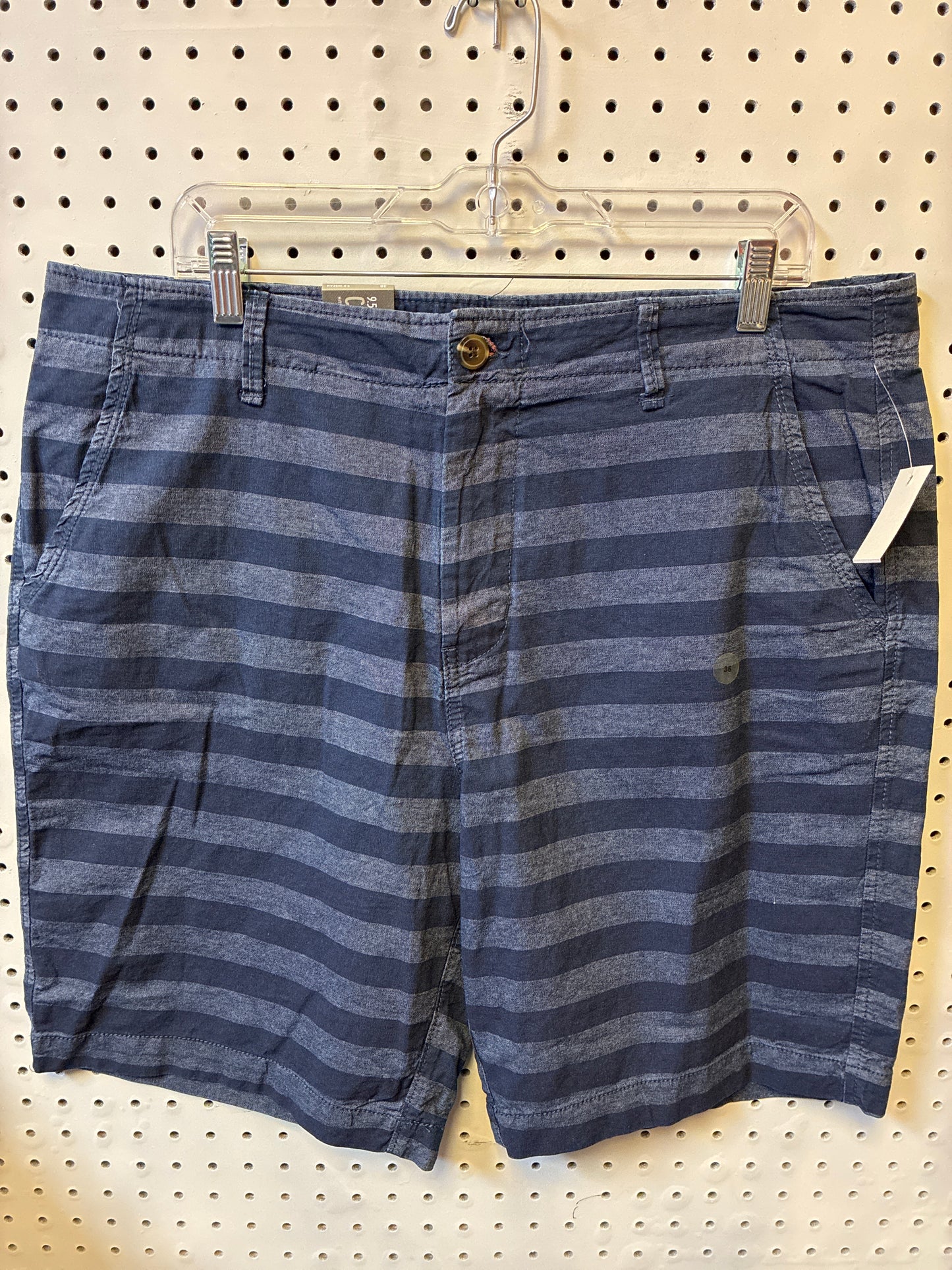AEROPOSTALE Men's Classic Shorts Size 36 Flat Front Blue Striped 9.5"