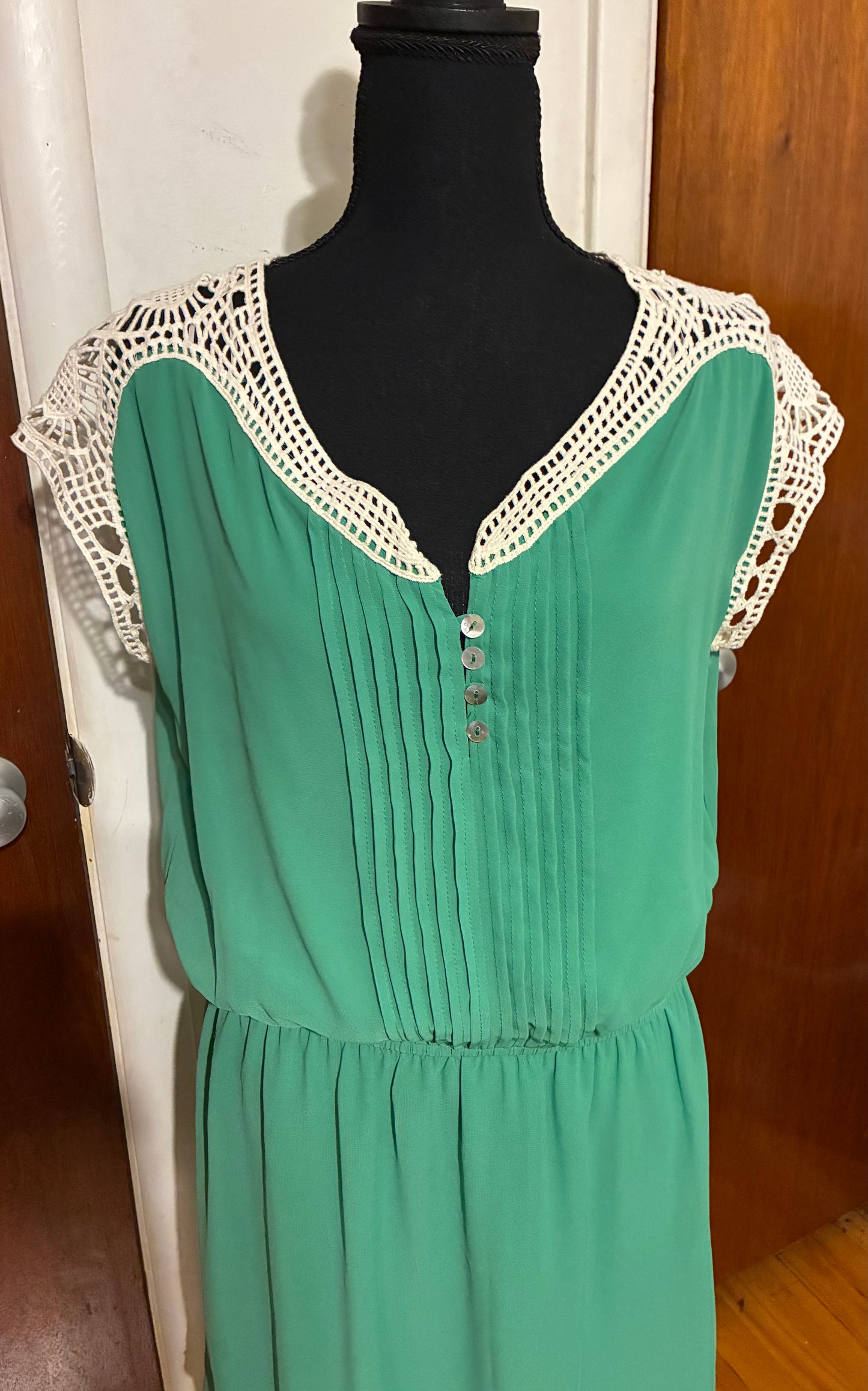 Miami Green Dress with lace cap sleeves Size Medium