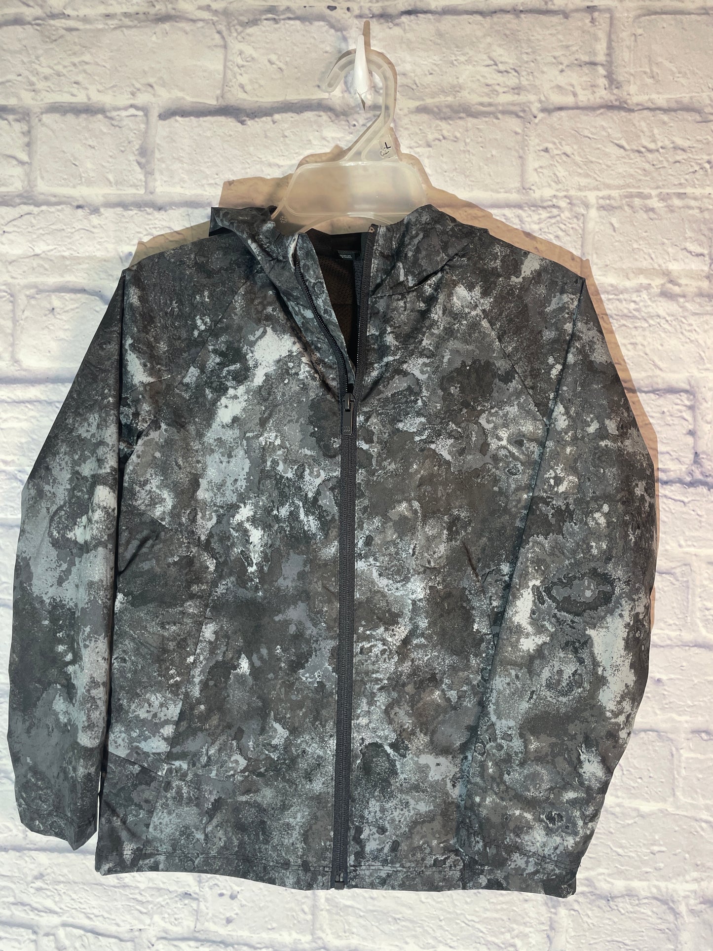 Kid's All in Motion Wind and Water Resistant Zip Up Hooded Jacket Size S 6/7 Black Camouflage