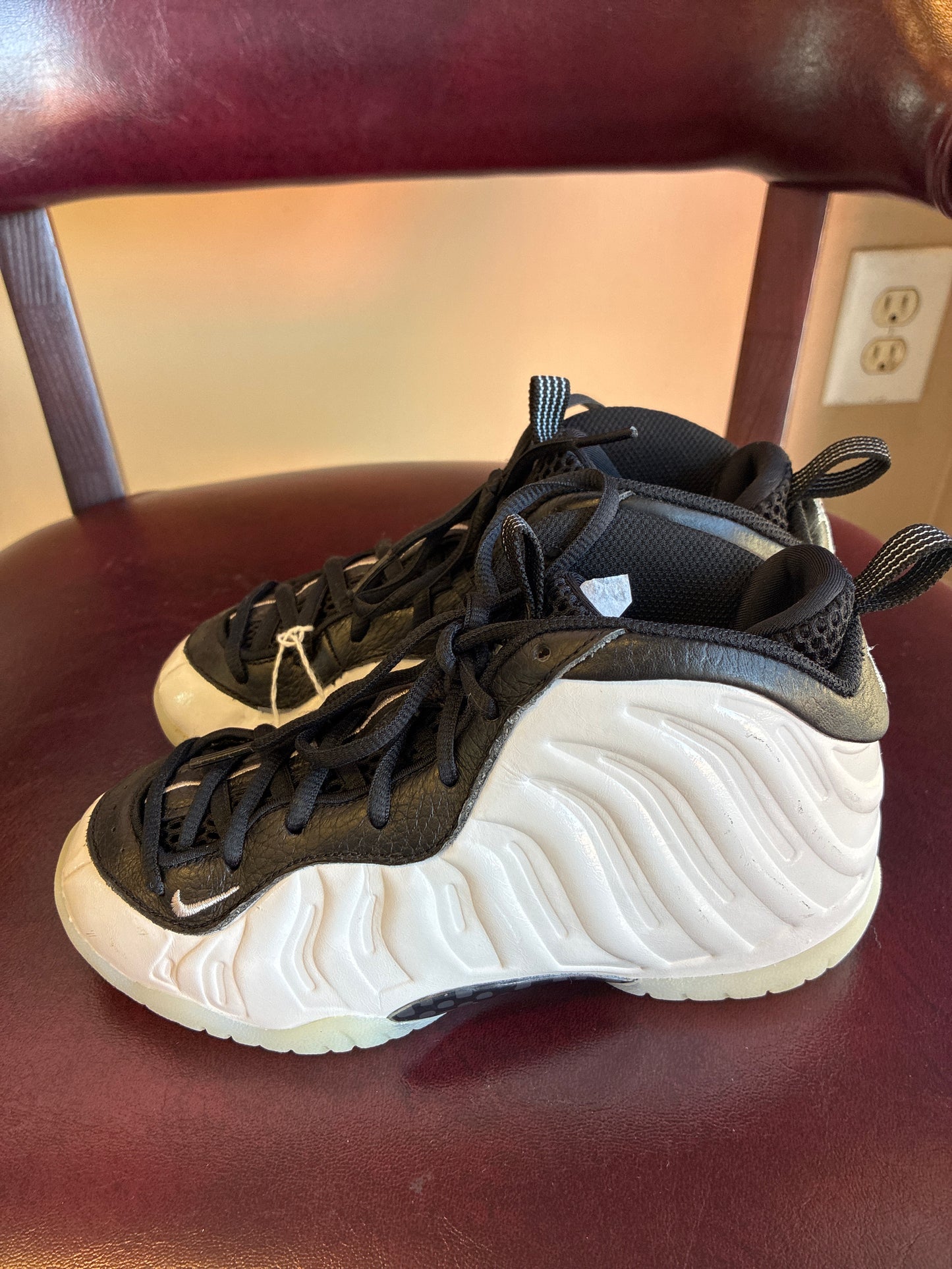 Nike Penny Little Posite One "White/Metallic Silver Black/Cobalt Bliss" Grade School Boys' Shoe Size 2Youth