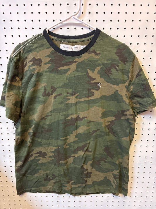 Calvin Klein T Shirt Mens Size L Green Camouflage Short Sleeve CK Logo Adults