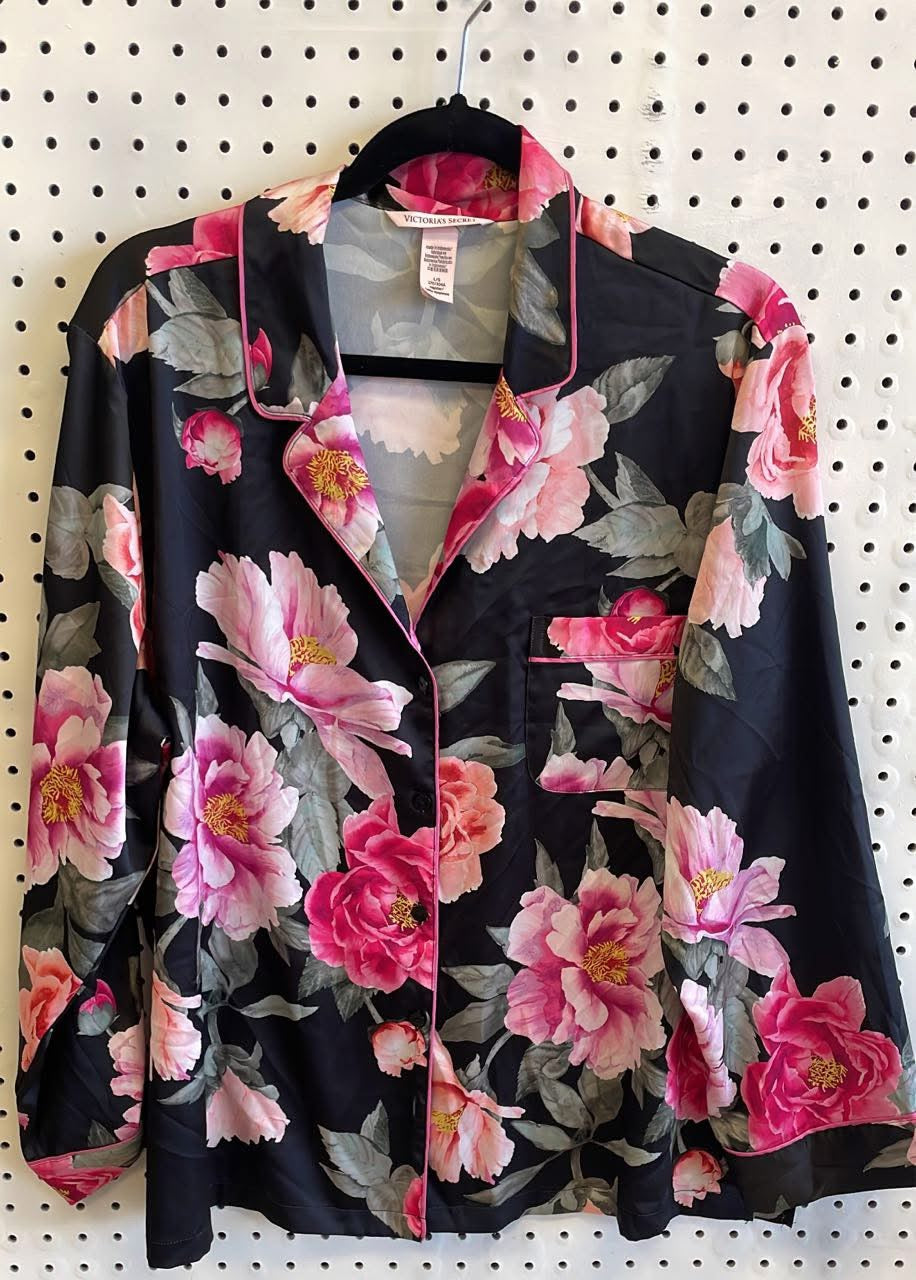 VICTORIA'S SECRET
Glazed Satin Long Pajama Set- Size X Large/Tall