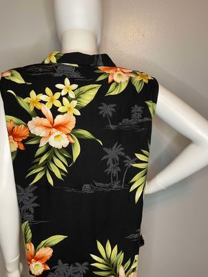 Sandwich Isle Sleeveless Button Down Black Floral Print Top~Women’s Size Large