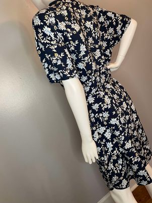 Time and True Blue Floral Shirt Dress~Women’s Size Medium 8/10