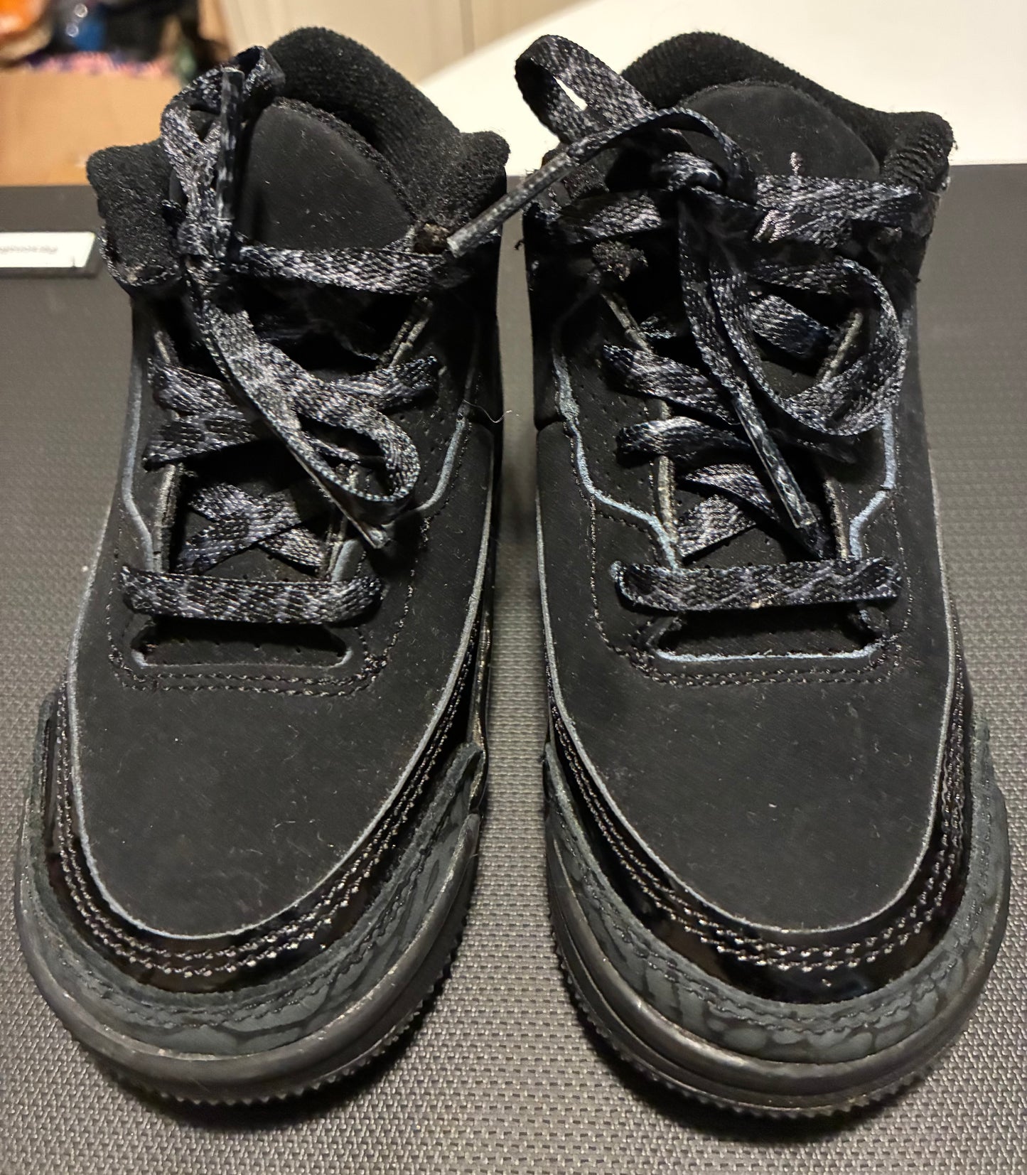 AIR JORDAN 3 RETRO BLACK CAT
INFANT/TODDLER LIFESTYLE SHOES- Size 7c