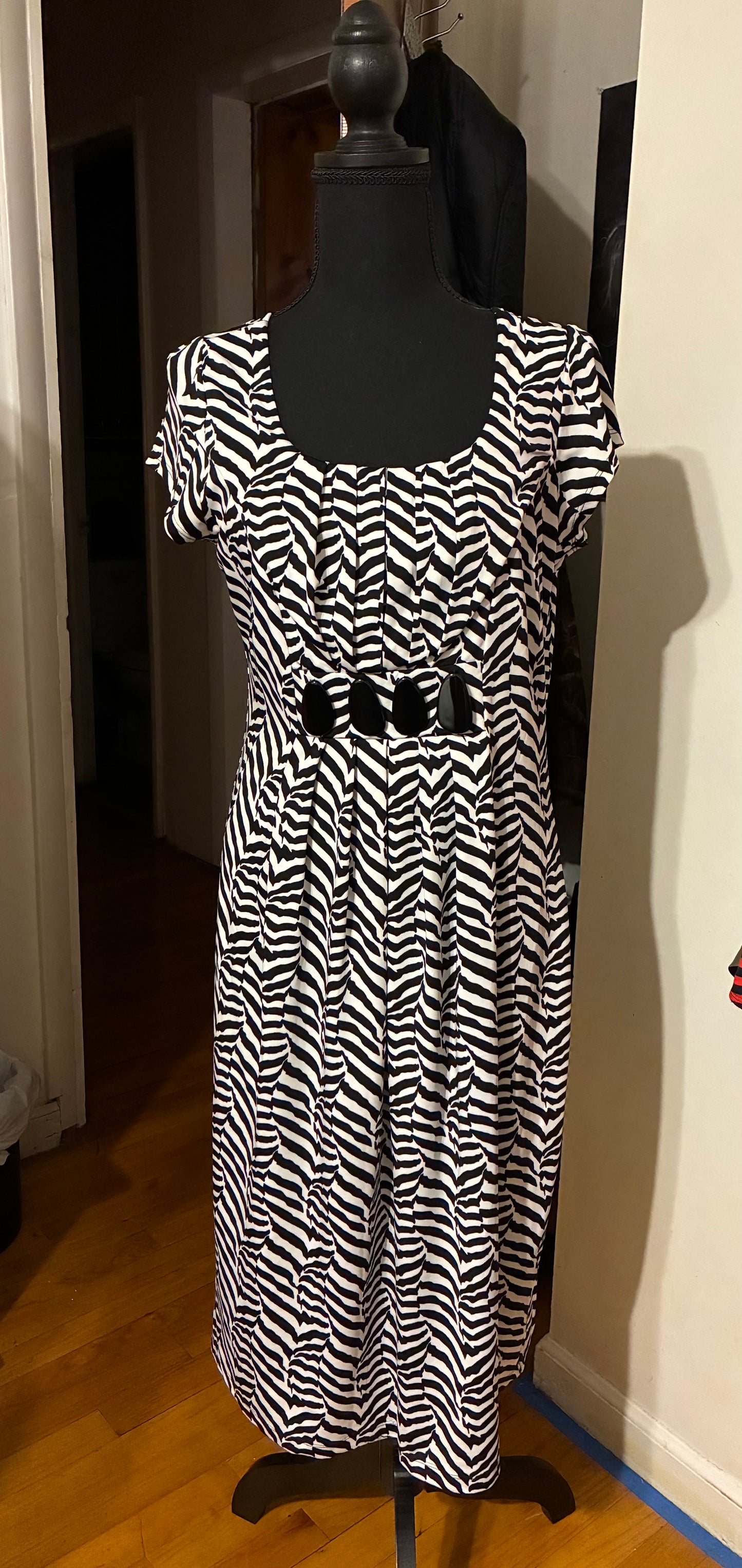 Vior Vior black and white zebra print cap sleeve dress Women Size 10