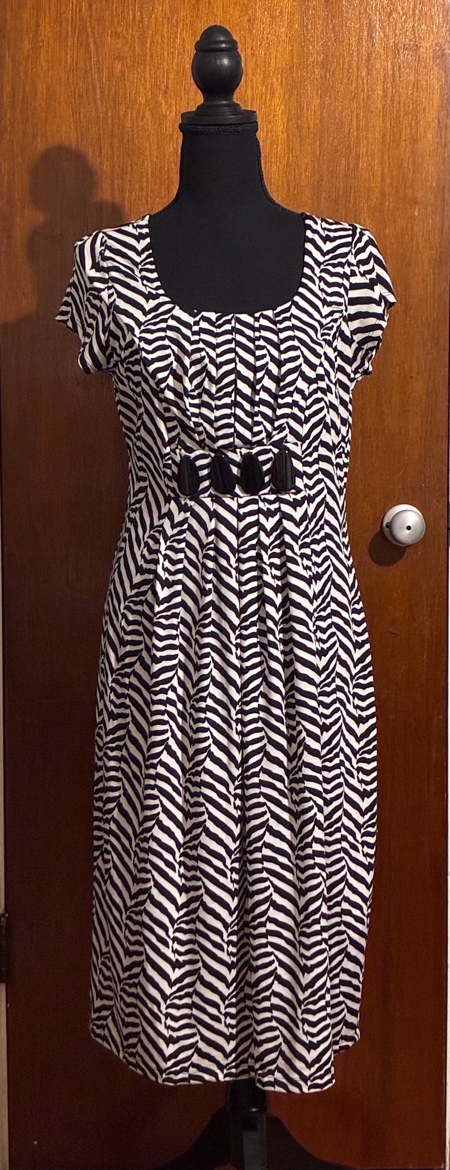 Vior Vior black and white zebra print cap sleeve dress Women Size 10
