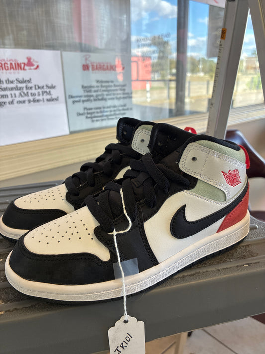 Youth Air Jordan 1 Mid SE Size 2Y