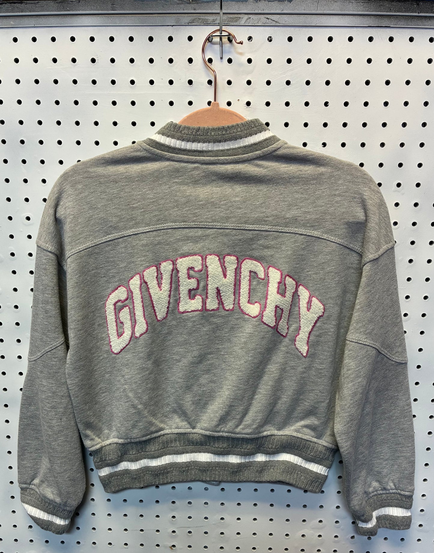 Givenchy Kids logo-patch bomber jacket in a light grey cotton blend with a pink 'G' patch Size 8/10
