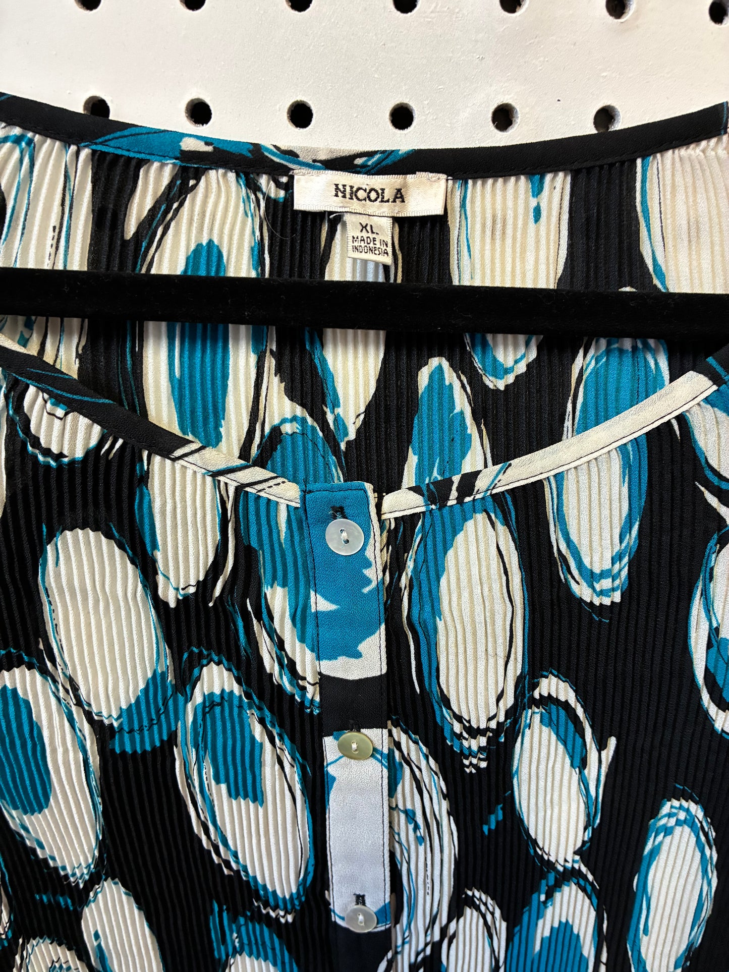 NICOLA Crinkle Button-up Top in Black, White, and Aqua with a Retro Circle Print- Size XL