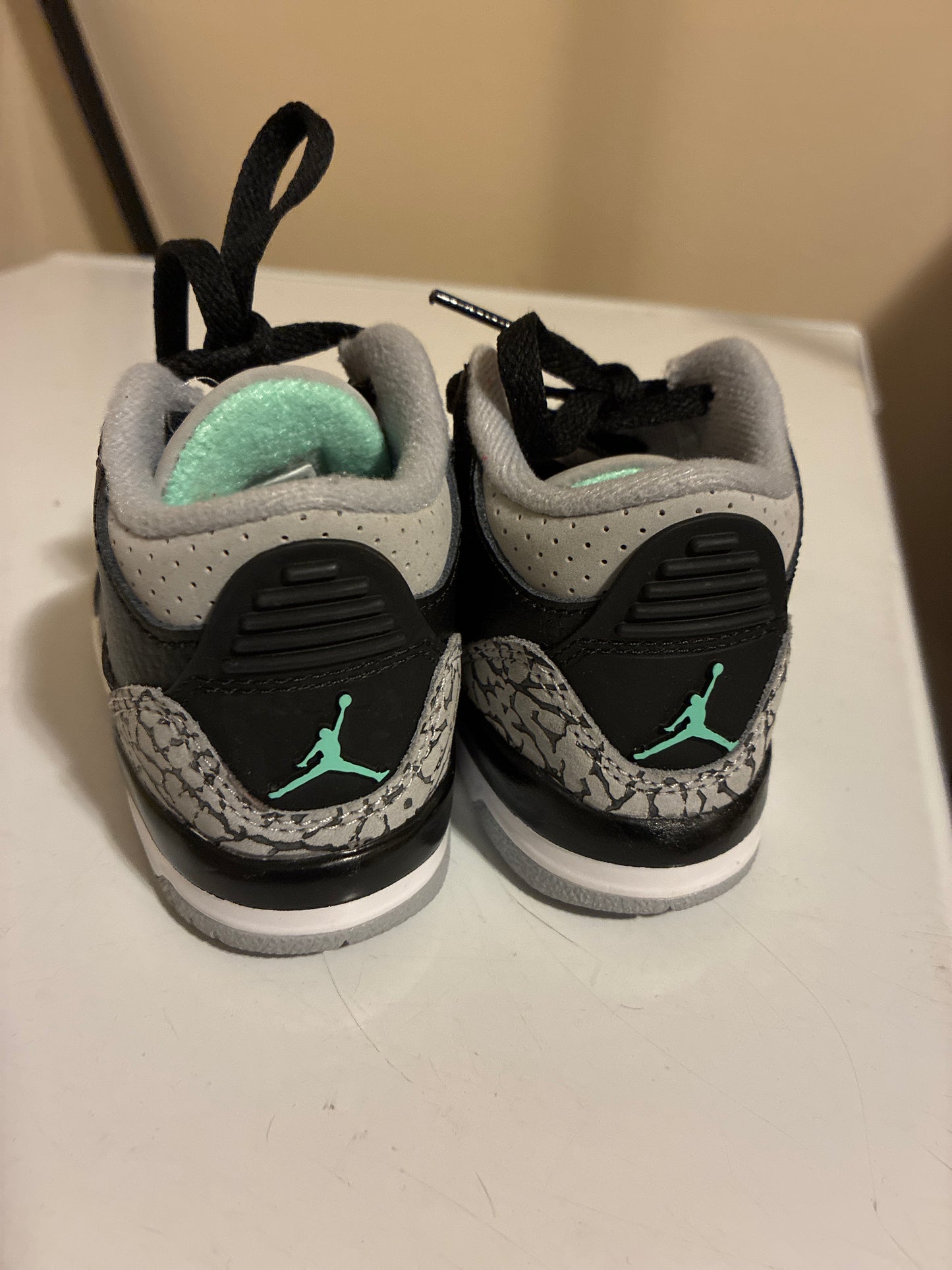 2024
Toddler Jordan 3 Retro shoes in the "Green Glow" colorway-Size 6C