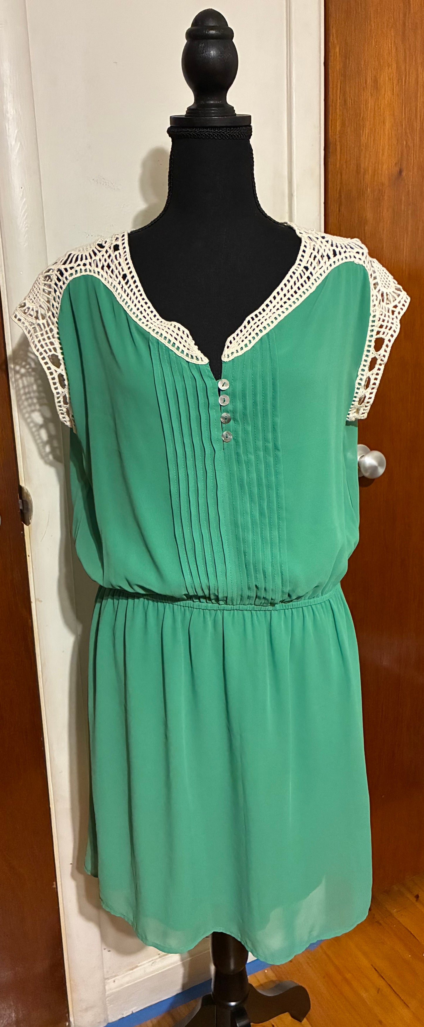 Miami Green Dress with lace cap sleeves Size Medium